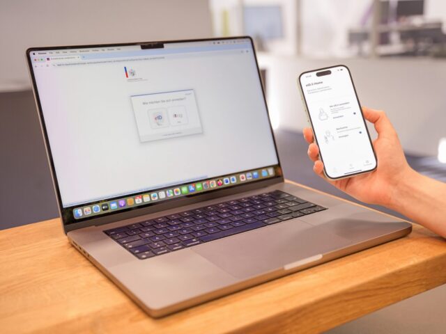eID.li process with desktop and mobile